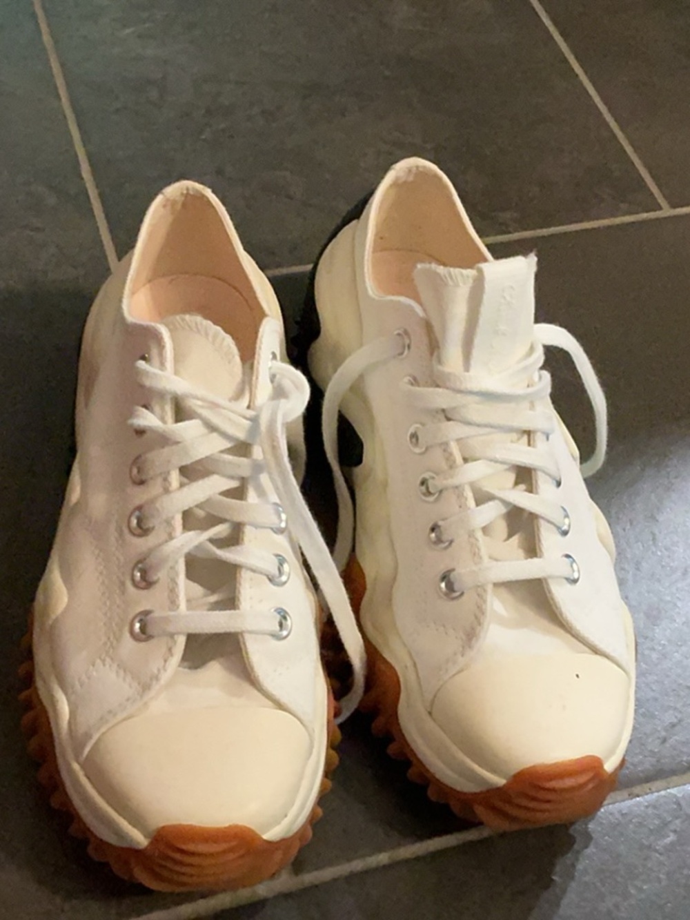 Converse sneakers men’s 5.5, woman’s 7 - Picture 2 of 5